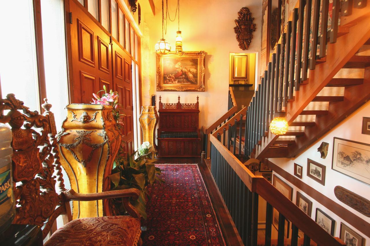 Alpenhof Bed & Breakfast Media Exterior photo